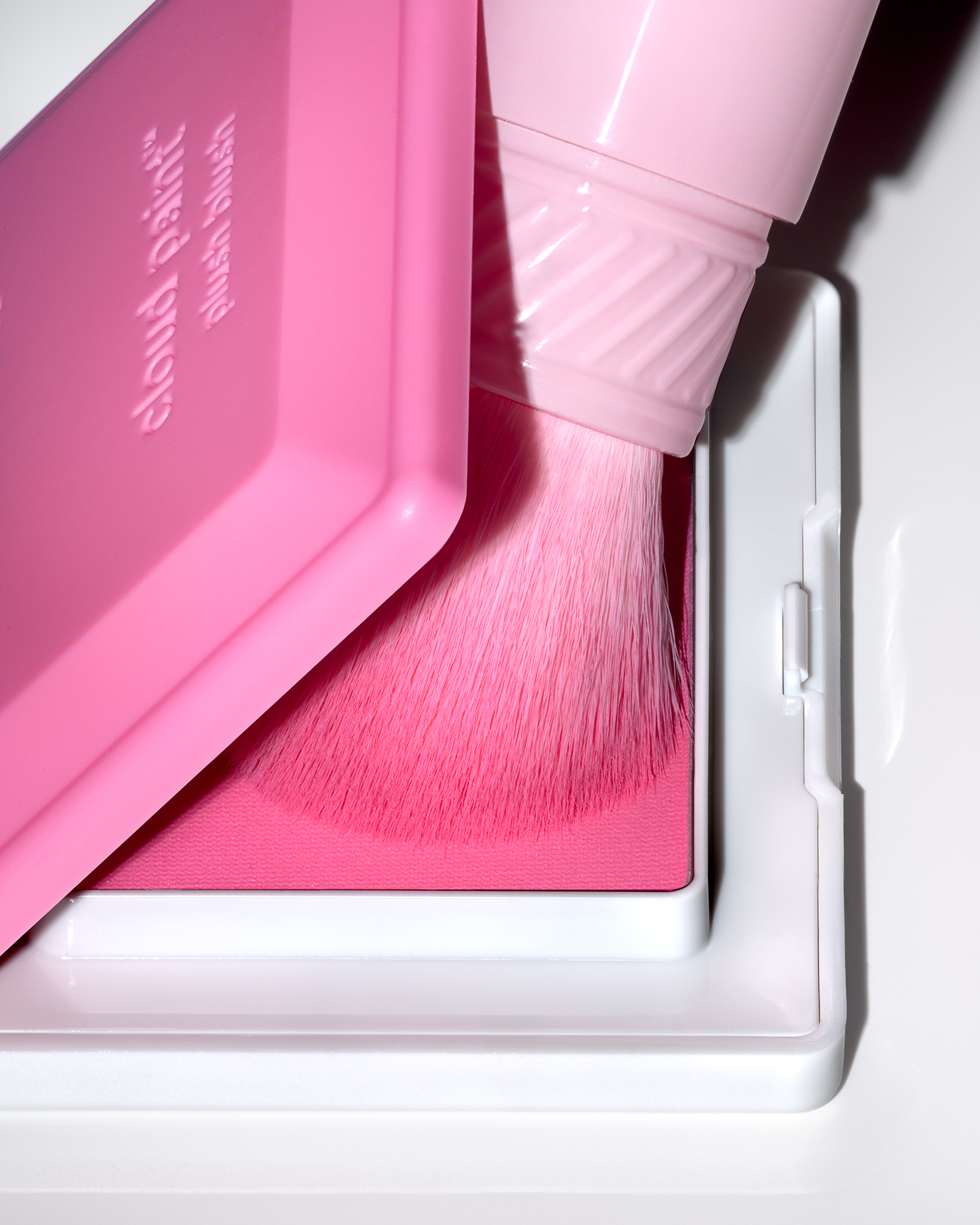 glossier-cloudpaint-brush-