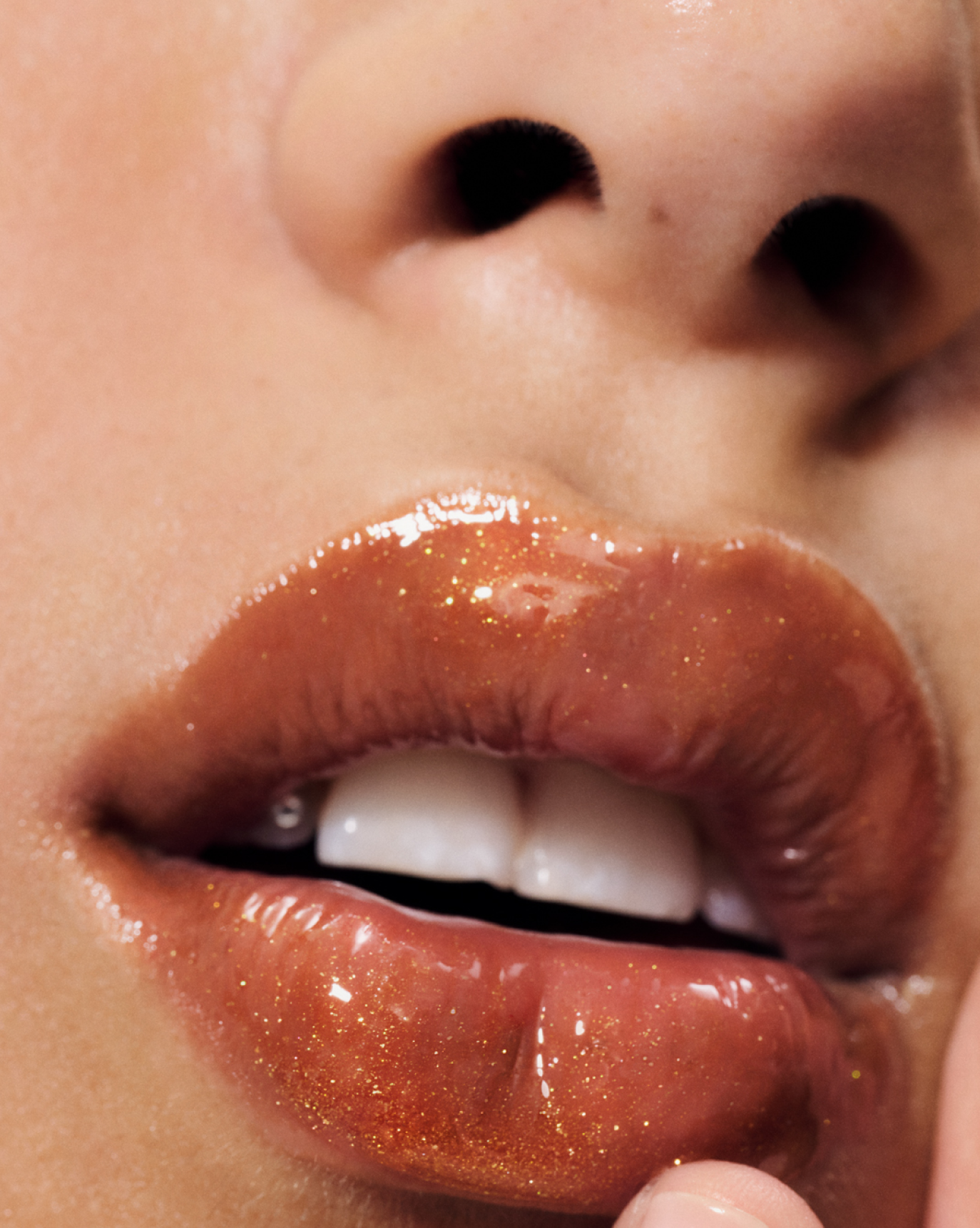 glossier-lipgloss-bronze-